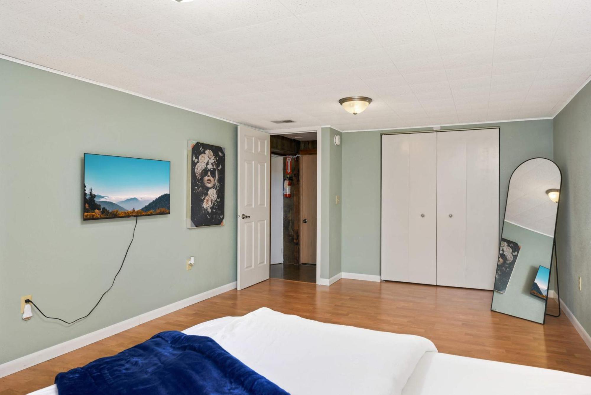 Ferienhaus Grove Haven, Spacious 4-bed, 3 Baths Retreat Cottage Grove