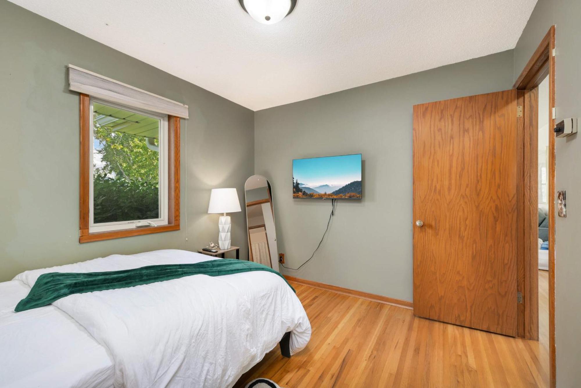 Grove Haven, Spacious 4-bed, 3 Baths Retreat