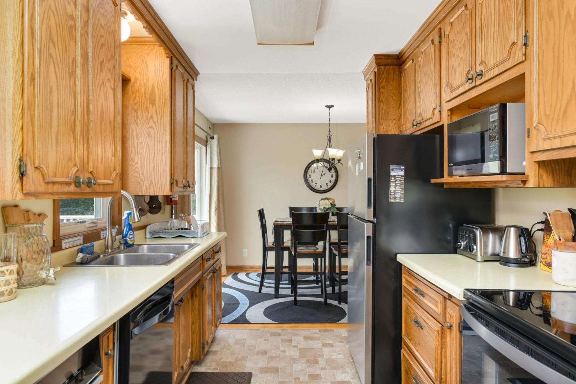 Grove Haven, Spacious 4-bed, 3 Baths Retreat Cottage Grove
